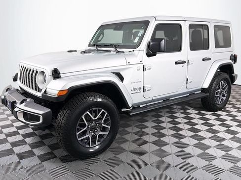 Used 2024 Jeep Wrangler Unlimited Sahara w/ Technology Group AWD/4WD image 6