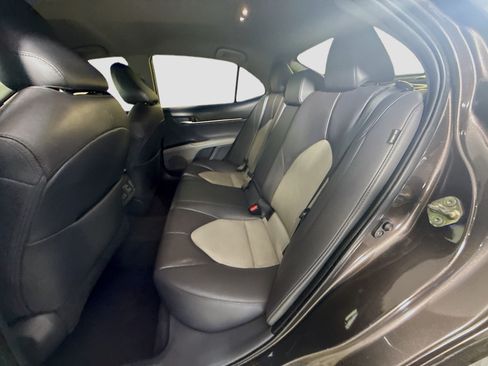 Used 2020 Toyota Camry XLE FWD image 25
