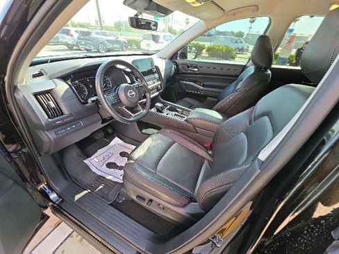 Used 2024 Nissan Pathfinder SL w/ Cargo Package FWD image 12