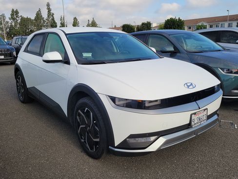 Used 2024 Hyundai Ioniq 5 SEL image 3