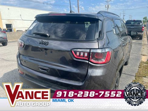 Used 2023 Jeep Compass Latitude AWD/4WD image 4