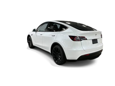 Certified 2023 Tesla Model Y Long Range AWD/4WD image 4