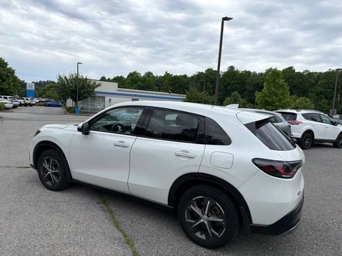Used 2024 Honda HR-V EX-L image 2