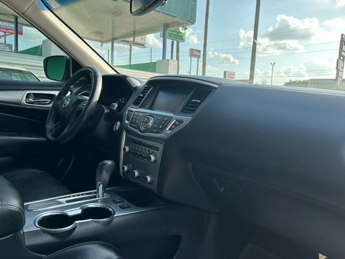 Used 2020 Nissan Pathfinder SL FWD image 15