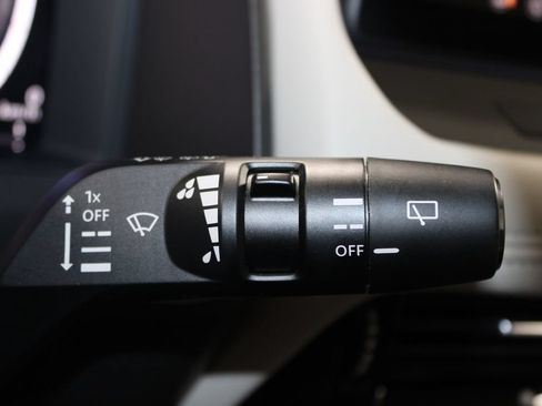 Used 2024 Nissan Rogue SL FWD image 24