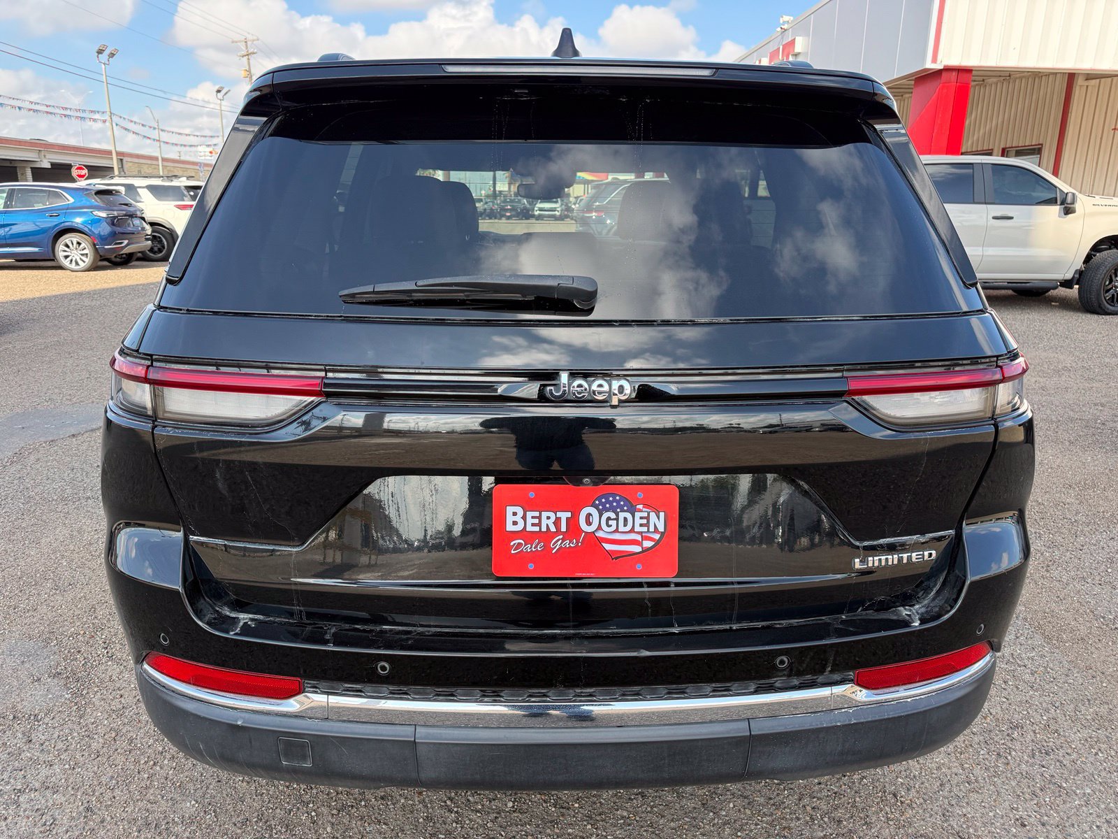 Used 2023 Jeep Grand Cherokee Limited w/ Trailer Tow Prep Group (B) RWD image 4