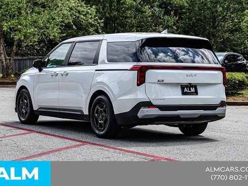 Used 2025 Kia Carnival FWD image 9