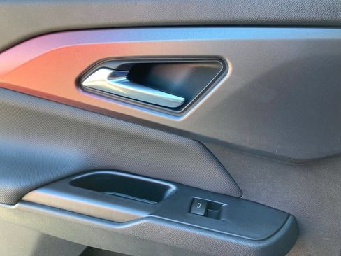 New 2025 Chevrolet Equinox EV RS w/ Convenience Package II FWD image 17