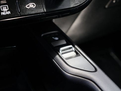 Used 2025 Kia Telluride S FWD image 35