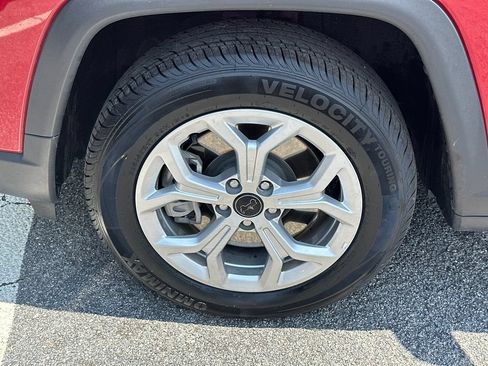 Used 2025 Jeep Compass Latitude AWD/4WD image 11