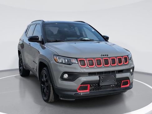 Used 2024 Jeep Compass Latitude w/ Sun and Sound Group AWD/4WD image 1