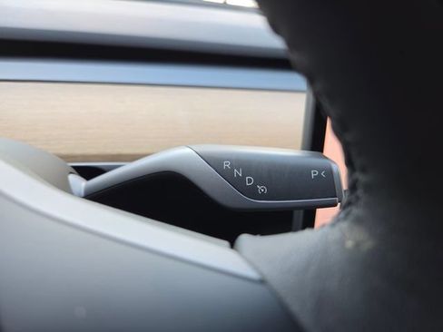Used 2024 Tesla Model Y Long Range AWD/4WD image 40