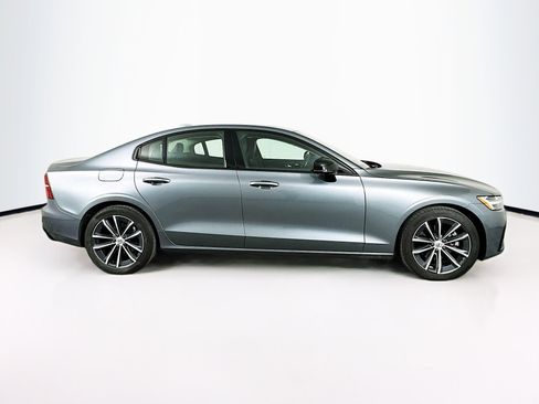Used 2021 Volvo S60 T5 Momentum w/ Premium Package image 10