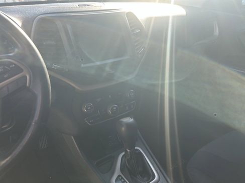 Used 2016 Jeep Cherokee Latitude image 6