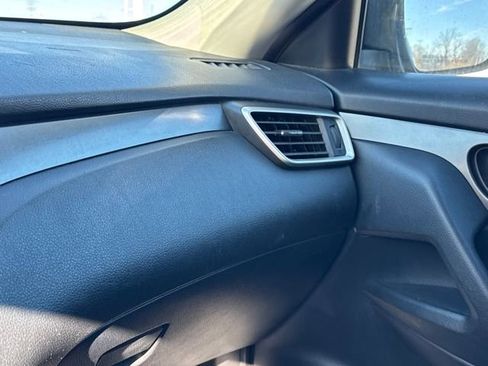 Used 2016 Nissan Rogue S image 25