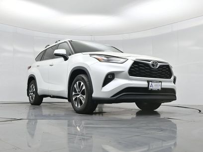 Used 2023 Toyota Highlander XLE