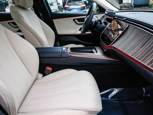 Certified 2025 Mercedes-Benz E 350 4MATIC Sedan image 17