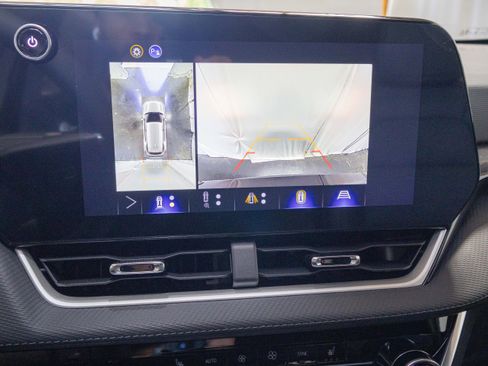 New 2026 Chevrolet Equinox LT w/ Convenience Package II FWD image 16