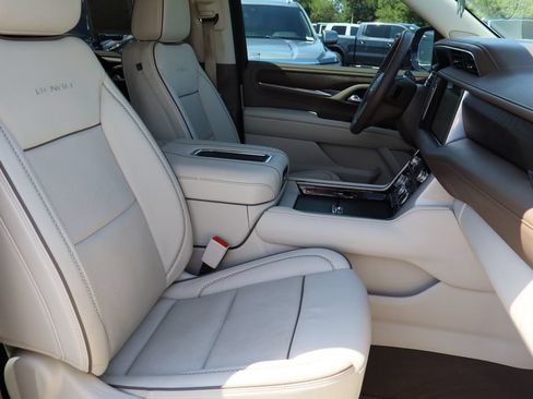 Certified 2023 GMC Yukon Denali RWD image 32