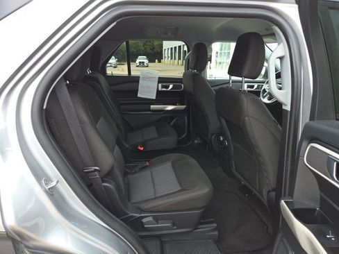 Used 2022 Ford Explorer XLT image 44