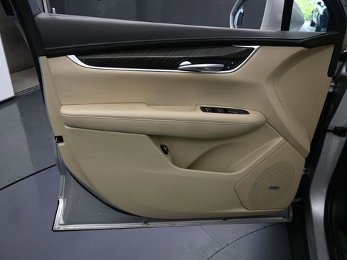 Used 2019 Cadillac XT5 FWD image 13