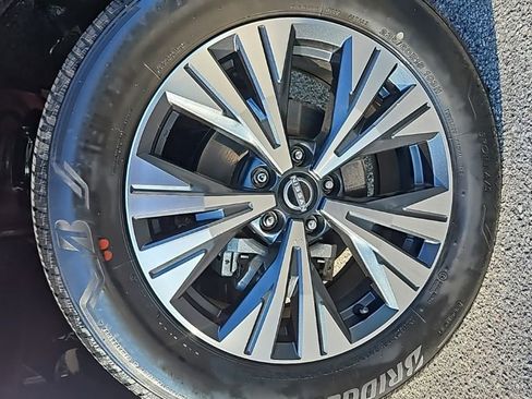 Used 2023 Nissan Rogue SV image 6