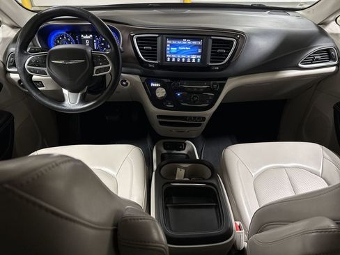 Used 2021 Chrysler Voyager Lxi FWD image 10