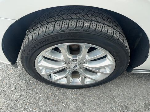 Used 2018 Ford Expedition Platinum AWD/4WD image 3