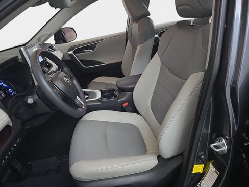 Used 2020 Toyota RAV4 Limited AWD/4WD image 18