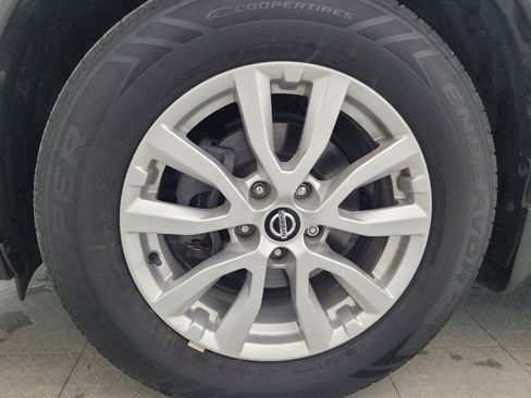 Used 2018 Nissan Rogue SV image 31