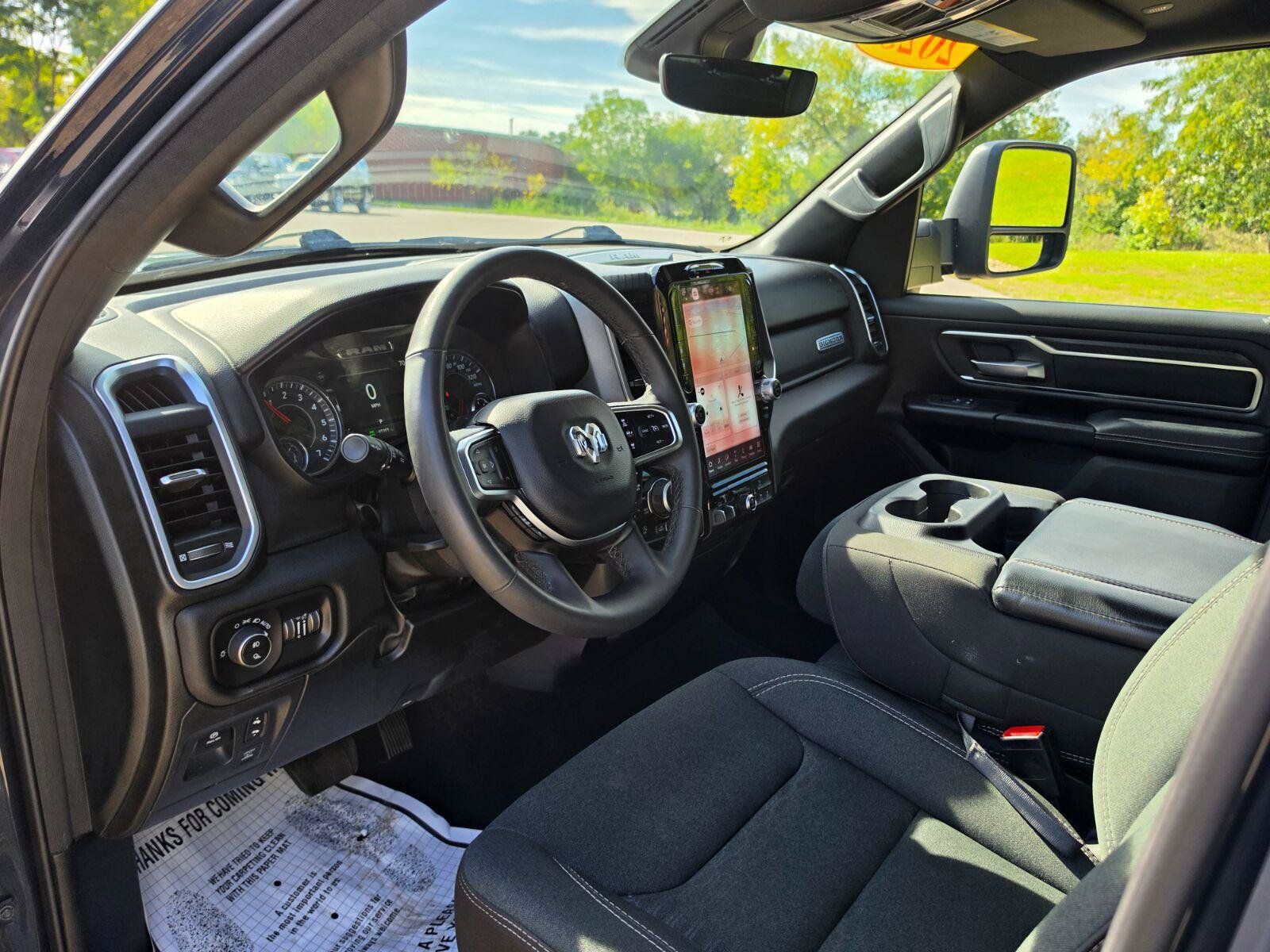Used 2025 RAM 1500 Big Horn AWD/4WD image 6