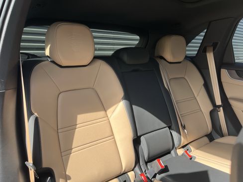Certified 2025 Porsche Cayenne image 21