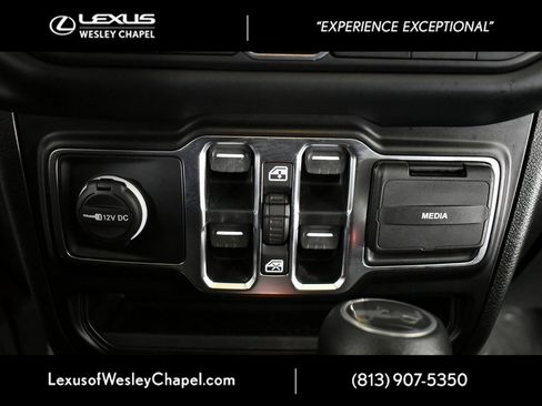 Used 2020 Jeep Wrangler Unlimited Sahara image 37