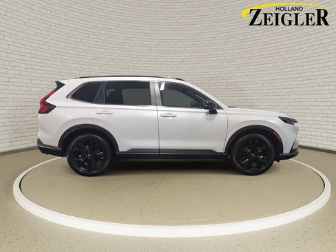 Used 2023 Honda CR-V Sport Touring image 4