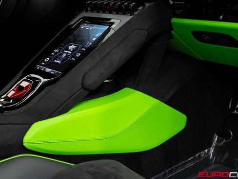 Used 2024 Lamborghini Huracan Tecnica image 36