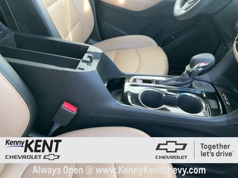 Used 2023 Chevrolet Equinox Premier image 15