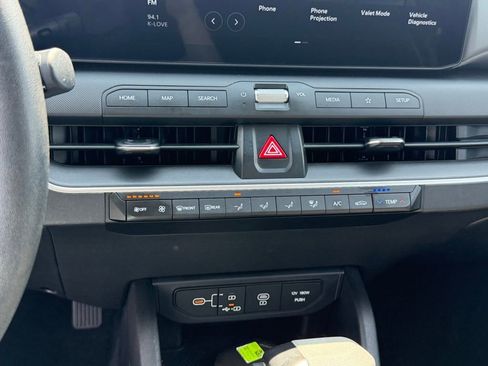 Used 2025 Kia K4 LXS image 23