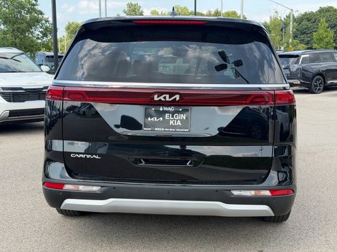 Used 2023 Kia Carnival LX FWD image 4