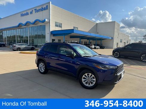 Used 2025 Toyota Corolla Cross LE w/ Moonroof Package FWD image 1