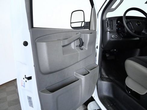 Used 2025 Chevrolet Express 2500 w/ Driver Convenience Package RWD image 16