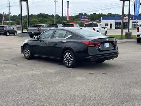 Used 2025 Nissan Altima 2.5 SV FWD image 6