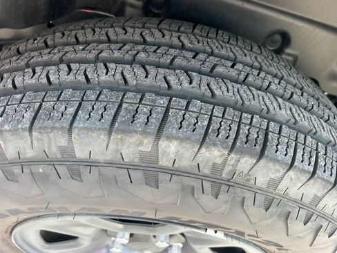 Used 2025 Jeep Wrangler Sport image 44