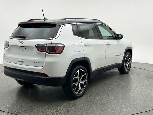 Used 2025 Jeep Compass Limited image 9