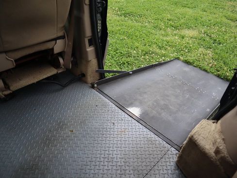 Used 2002 Ford Windstar SEL FWD image 26