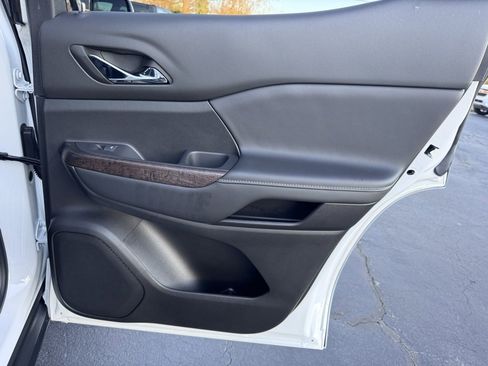 Used 2022 GMC Acadia Denali w/ Denali Technology Package image 30