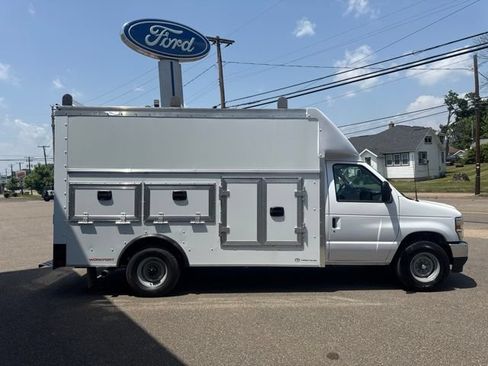 New 2027 Ford E-350 and Econoline 350 Super Duty w/ Power Equipment Group RWD image 5