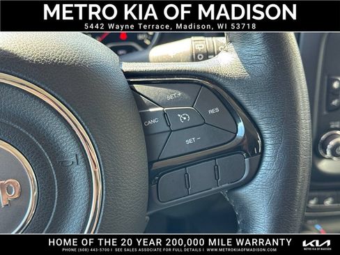 Used 2017 Jeep Renegade Altitude AWD/4WD image 20