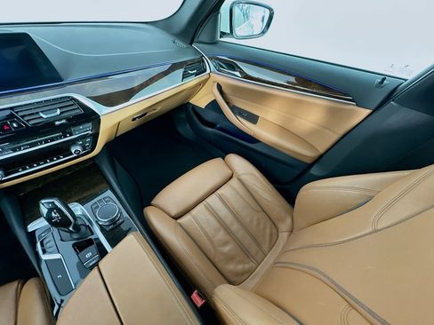 Used 2018 BMW 530i RWD image 11