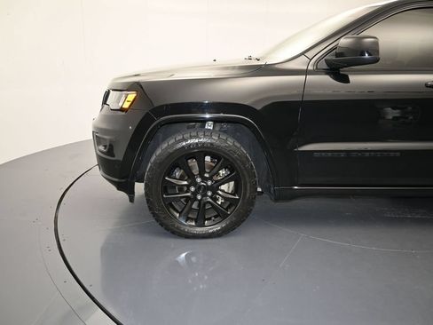 Used 2021 Jeep Grand Cherokee Laredo X AWD/4WD image 9