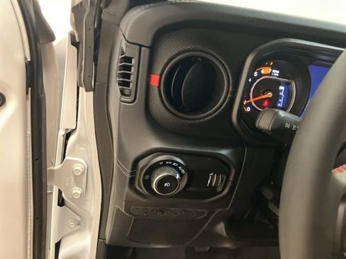 Used 2024 Jeep Wrangler Unlimited Rubicon w/ Technology Group image 15